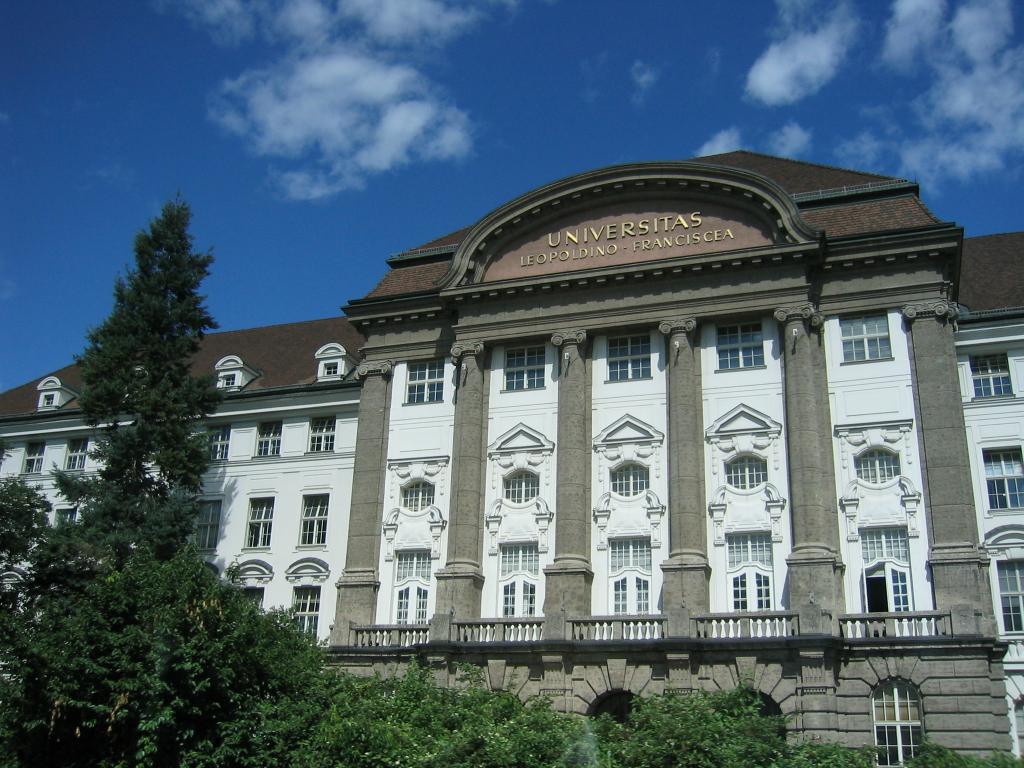 Innsbrucks University Building 100 0070